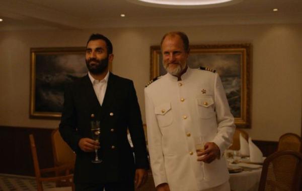 نقد فیلم مثلث غم؛ وقتی کشتی سلبریتی ها به گل می نشیند (جشنواره کن 2022)