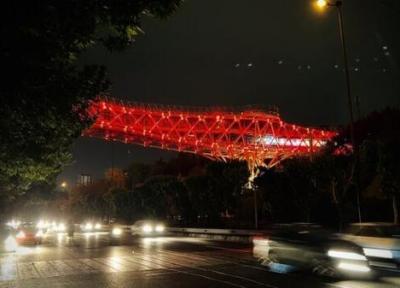 پل طبیعت امشب به رنگ قرمز درمی آید