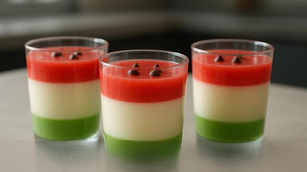 طرز تهیه پاناکوتا هندوانه دسر یلدایی به سبک کافی شاپی